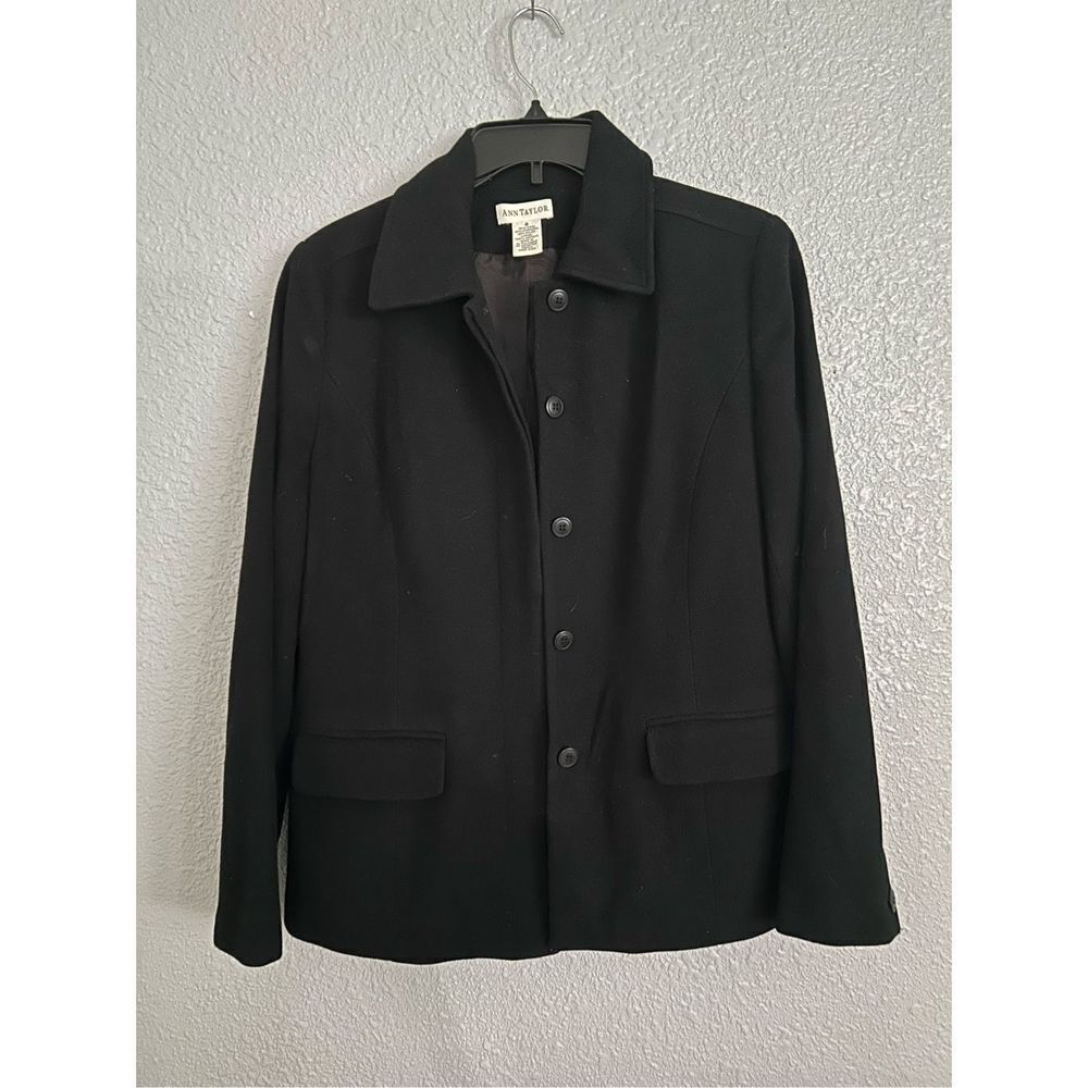 Pea coat black Ann Taylor black cute front buttons Sz 8
Wool